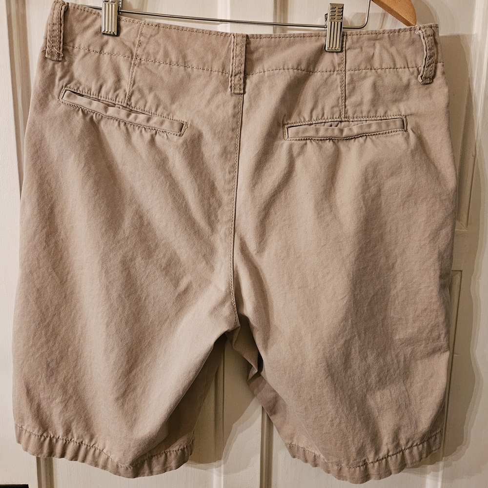 Men's Old Navy Khaki Shorts - Picture 3 of 4